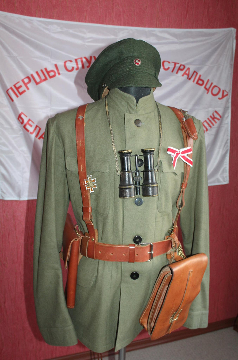 uniform1920_small.jpg